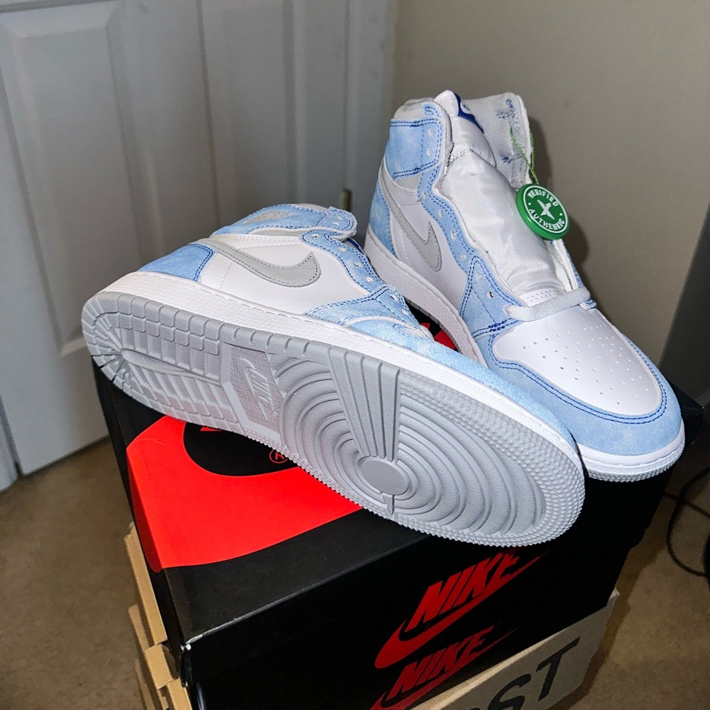 Hyper Royal Jordan 1